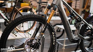 Das Merida eONE-SIXTY SL schließt die Lücke zwischen Enduro und Full-Power-E-MTB.