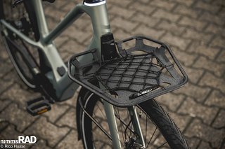 Im urbanen Raum unerlässlich: ein Frontgepäckträger, auf dem man schnell mal eine Kleinigkeit transportieren kann. Im urbanen Raum unerlässlich: ein Frontgepäckträger, auf dem man schnell mal eine Kleinigkeit transportieren kann.