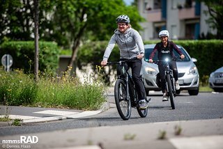 Wir haben der Usability der Bikes vor allem in alltäglichen Situationen, etwa mit Taschen beladen im Straßenverkehr oder auf dem Radweg auf den Zahn gefühlt. Wir haben der Usability der Bikes vor allem in alltäglichen Situationen, etwa mit Taschen beladen im Straßenverkehr oder auf dem Radweg auf den Zahn gefühlt.