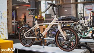 Ausgezeichnet mit dem Classic Urban Bike Award der Cyclingworld Europe 2025: Das Lax One – ein flexibles und anpassbares Fahrrad mit außergewöhnlichem Rahmendesign aus einem Guss.